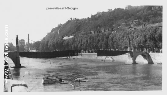 Carte postale de Lyon ... Pont détruit 1940. 1944 