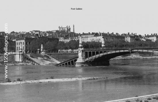 Carte postale de Lyon ... Pont détruit 1940. 1944 