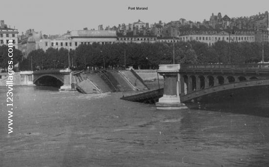 Carte postale de Lyon ... Pont détruit 1940. 1944 