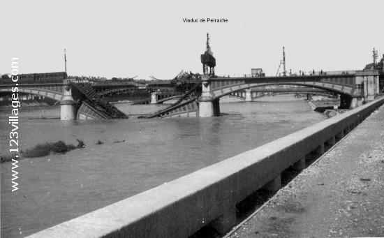 Carte postale de Lyon ... Pont détruit 1940. 1944 